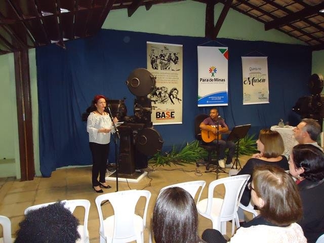 Edição de abril do evento da Prefeitura de Pará de Minas teve a apresentação do cantor Edmar Dutra