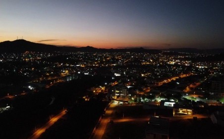 Vista Noturna por Drone